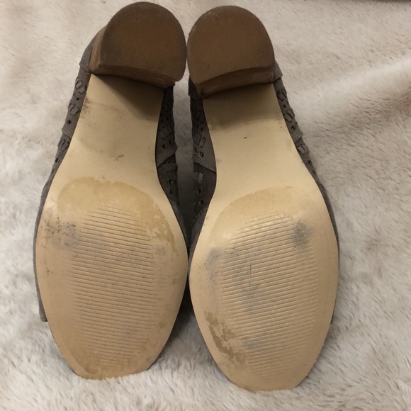 Carlos Women’s Libbie Booties with 4” Covered Heel, Size 8 in Doe - Picture 5 of 7